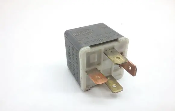 Volkswagen Golf IV Other relay 4RA00351029