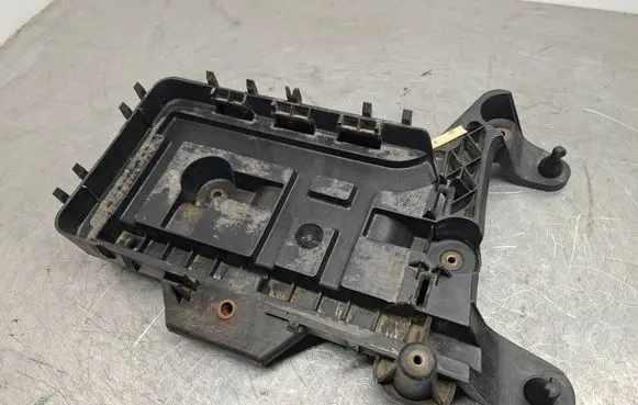 Audi A3 S3 8P Battery tray 1K0915333B