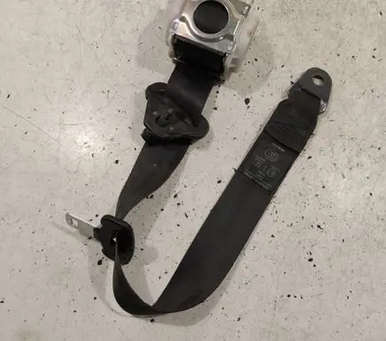 Middle seatbelt (rear)