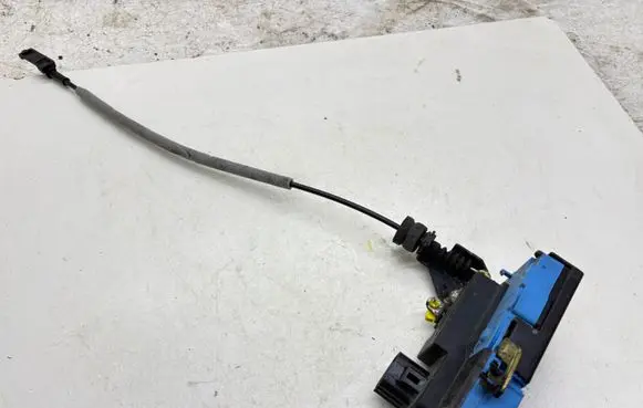 Volvo V70 Front door lock 30753824