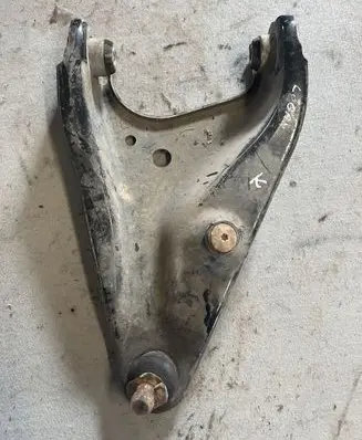 Dacia Logan I Front lower control arm/wishbone