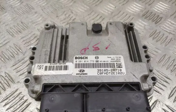 Hyundai i30 Engine control unit/module 391052A710