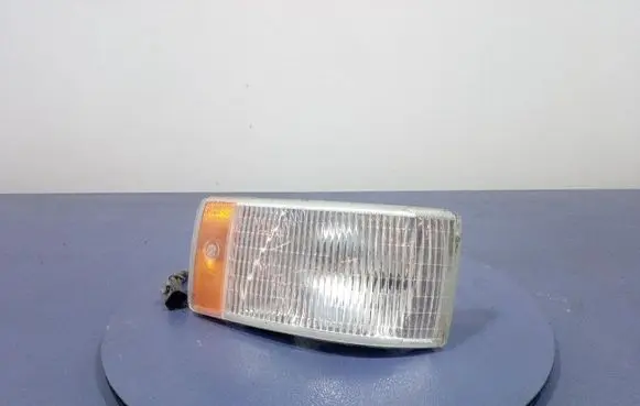 Cadillac Fleetwood Front indicator light 16516304