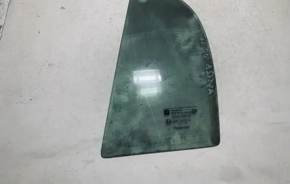 Rear vent window glass