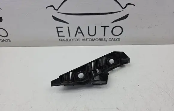 Front bumper mounting bracket