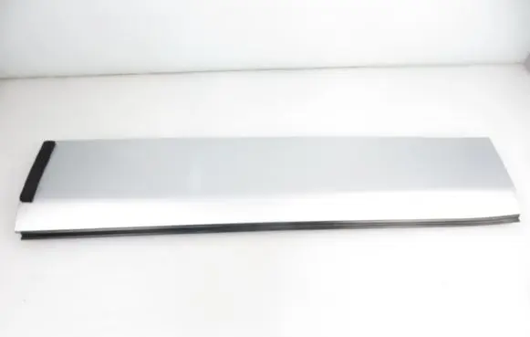 Chevrolet Equinox Front door trim (molding) 5480831