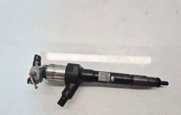 Mazda CX-7 Fuel injector R2AA13H50