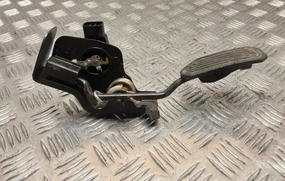 Toyota Avensis T250 Accelerator throttle pedal