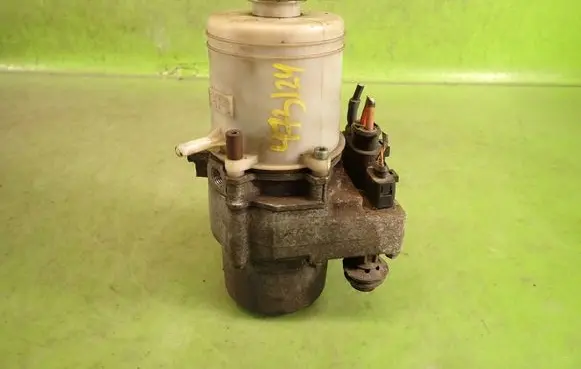 Volkswagen Polo Power steering pump 6Q0423155R