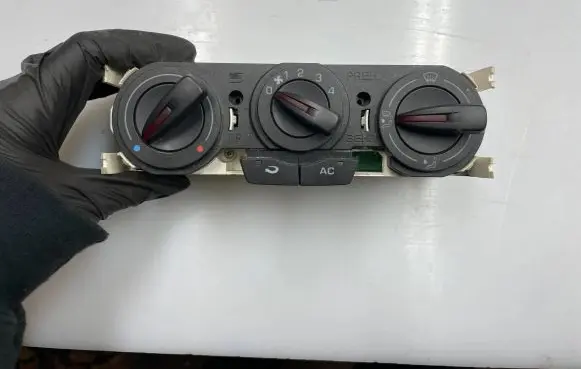 Seat Ibiza IV (6J,6P) Climate control unit 6J0820045A T0111002