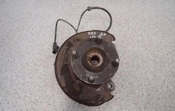 Mitsubishi Colt Front wheel hub spindle knuckle 