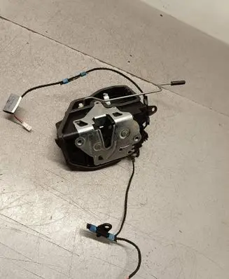BMW X3 F25 Front door lock 1120085