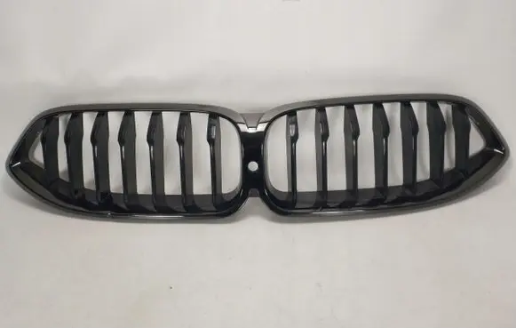 BMW 8 G15 Front bumper upper radiator grill 7449425