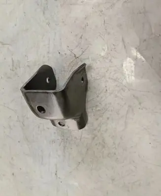 Peugeot 4007 Engine mounting bracket A024