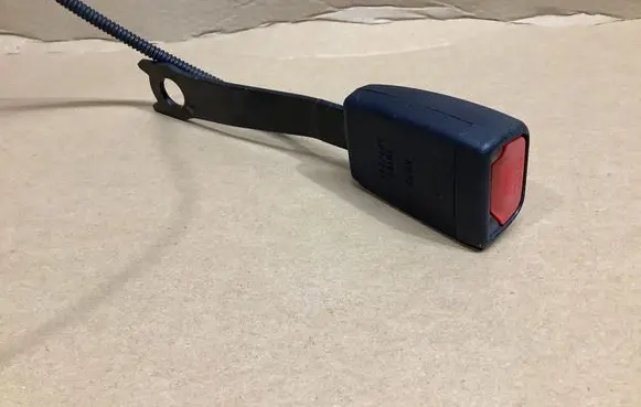 Toyota RAV 4 (XA40) Front seatbelt buckle 18189