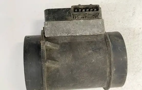 Volkswagen Golf III Mass air flow meter 0280213021 021906461