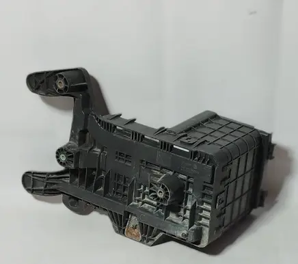 Volkswagen Touran I Battery box tray 1K0915333B