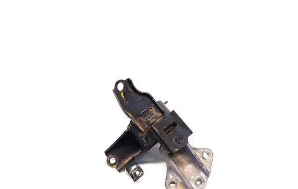 Suzuki SX4 S-Cross Engine mount bracket 11653-62M00