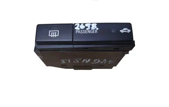 Toyota Avensis T250 Windscreen/window heater switch 8479005130C
