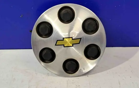 Chevrolet Tahoe R17 wheel hub/cap/trim 9596341