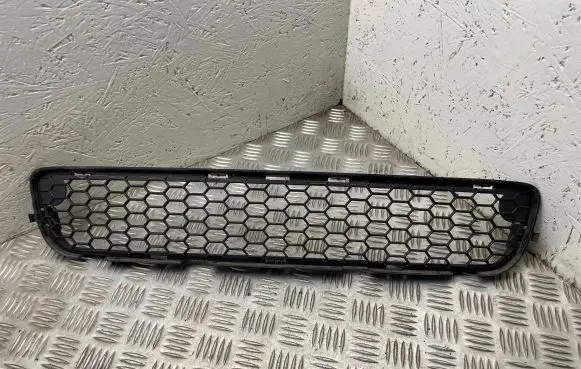 Volvo S80 Front bumper lower grill 30678421