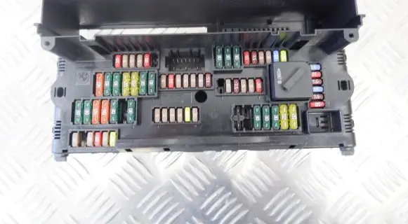BMW 5 F10 F11 Fuse module 9210861