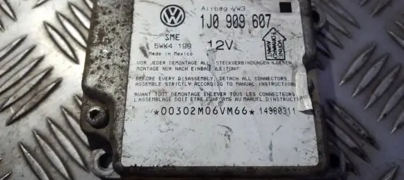 Volkswagen PASSAT B5 Airbag control unit/module 1J0909607 5WK4199