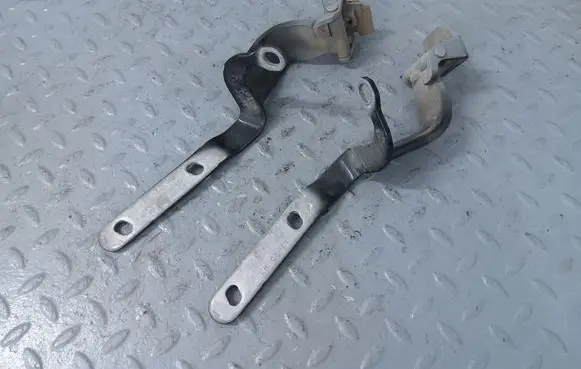 Audi A7 S7 4G Tailgate/trunk/boot hinge 4G8827300 4G8827299