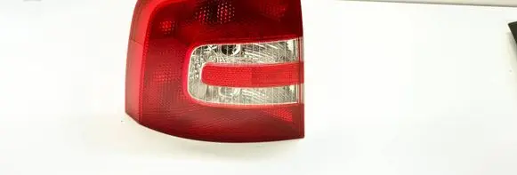 Skoda Octavia Mk2 (1Z) Rear/tail lights 27592102