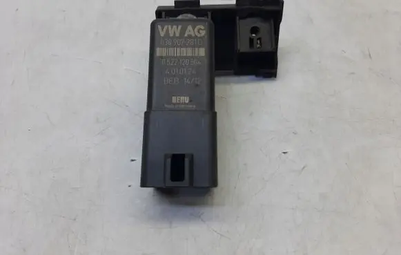 Audi A3 S3 A3 Sportback 8P Glow plug pre-heat relay 038907281D