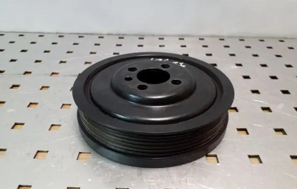 Volkswagen PASSAT B6 Crankshaft pulley 03G105243