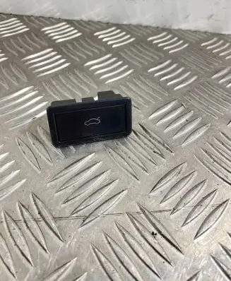 Volkswagen PASSAT B8 Tailgate/boot open switch button 3G0959831B