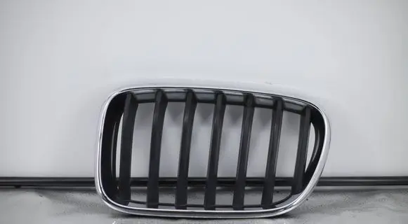 BMW X3 F25 Front bumper upper radiator grill 7210725