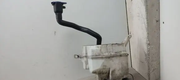 Windshield washer fluid reservoir/tank