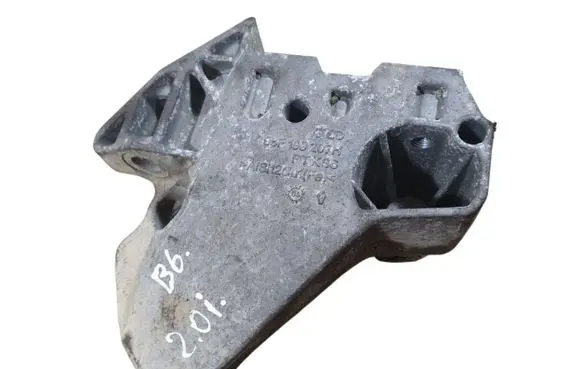 Volkswagen PASSAT B6 Engine mounting bracket 06F199207H