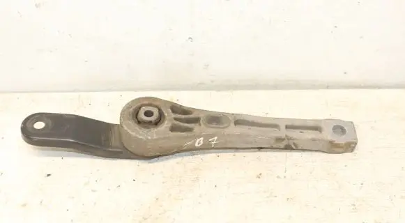 Volkswagen PASSAT B7 Engine mount bracket 3C0199855L