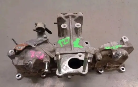 Toyota Avensis T270 Intake manifold