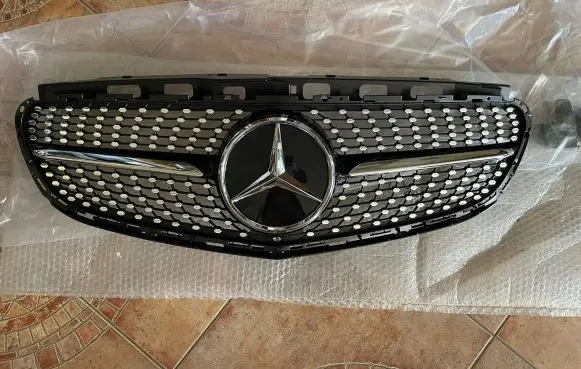 Mercedes-Benz E W212 Front bumper upper radiator grill