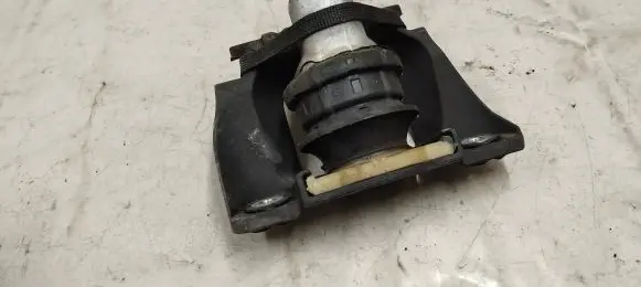 Volvo XC90 Engine mount bracket 32137494
