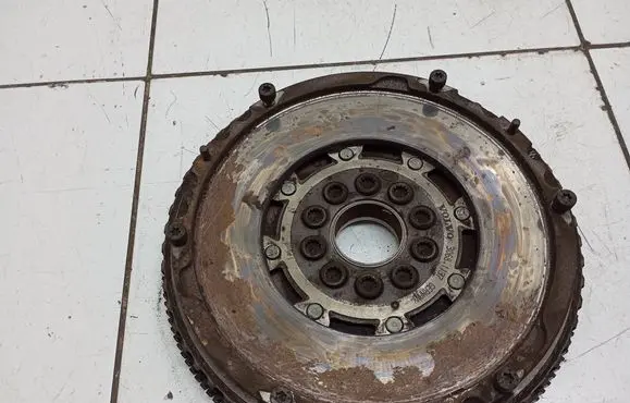 Ford Focus Dual mass flywheel 30681137