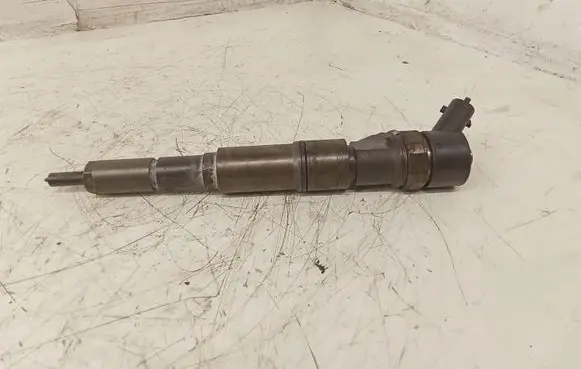 BMW 5 E39 Fuel injector 7785984