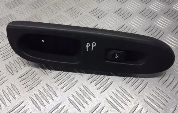 Renault Thalia II Quarter vent window switch 8200507732