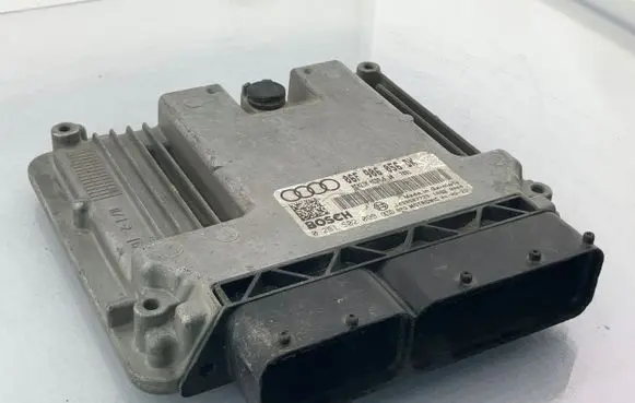 Audi A3 S3 8P Engine control unit/module 0261S02099 1039S07725 06F906056DK
