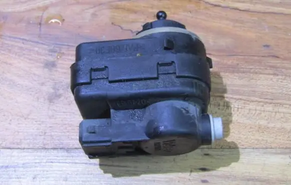 Land Rover Freelander Headlight level adjustment motor 