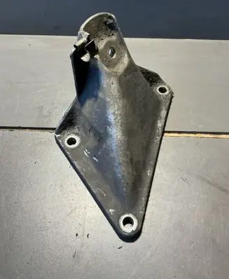 BMW 5 E60 E61 Engine mounting bracket 6761149