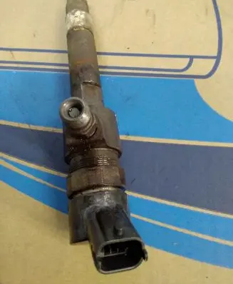 Opel Zafira B Fuel injector 0445110165