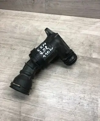 Volkswagen PASSAT B8 Engine coolant pipe/hose 04L121111