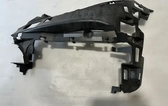 Mercedes-Benz E W213 Front bumper mounting bracket A2138852300