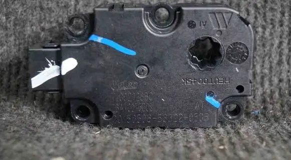 Mercedes-Benz C W205 Air flap motor/actuator 533220505