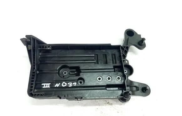 Seat Leon (5F) Battery tray 5Q0915321H 5Q0915331J